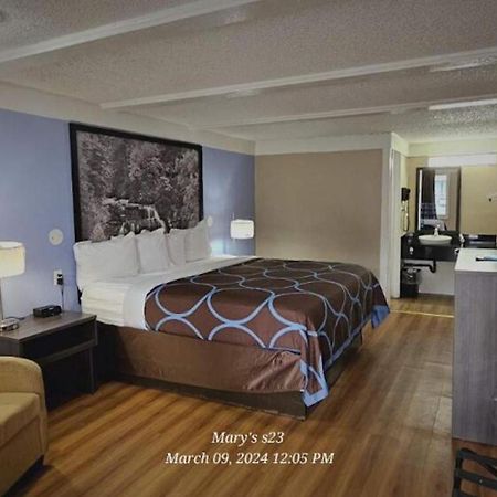 Super 8 By Wyndham Asheville/Biltmore Eksteriør bilde