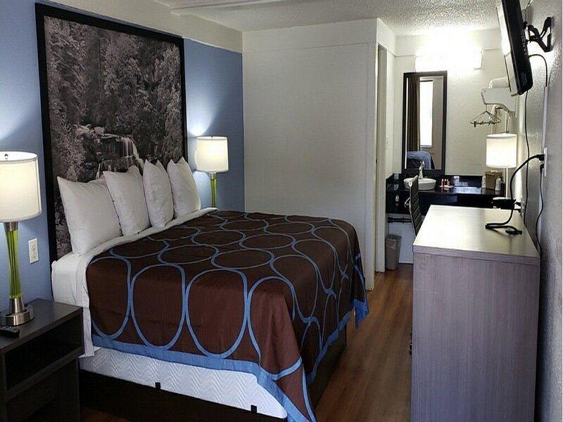 Super 8 By Wyndham Asheville/Biltmore Eksteriør bilde