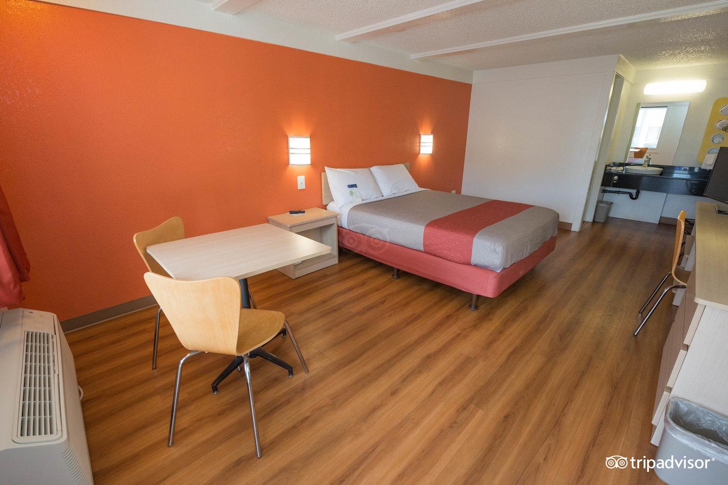 Super 8 By Wyndham Asheville/Biltmore Eksteriør bilde