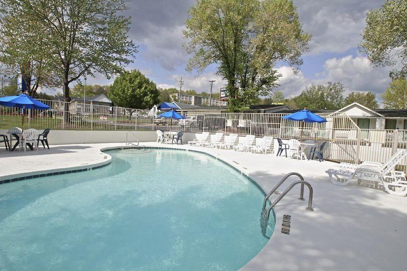 Super 8 By Wyndham Asheville/Biltmore Eksteriør bilde